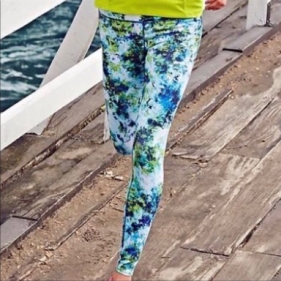 NEW! Athleta Compression Sonar Workout Tights size XS - Picture 2 of 11